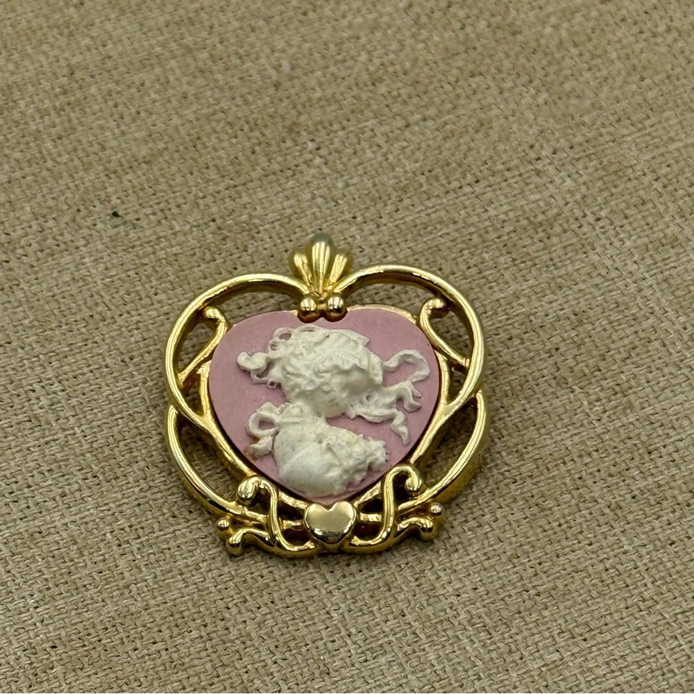 vintage Precious Moments Heart Cameo Necklace